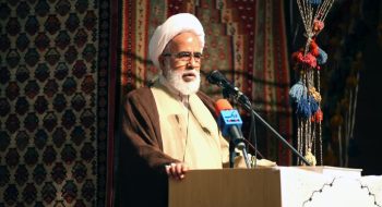 مسئولان به حل مشکلات جامعه توجه بیشتری داشته باشند