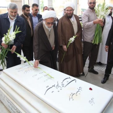 حضور حجت الاسلام والمسلمین حبیب الله غفوری برسر مزار شهیدان والامقام