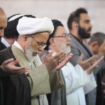 اقامه نماز بر پیکر مرحوم آیت الله حاج سید علی میبدی توسط نماینده ولی فقیه در استان و امام جمعه کرمانشاه