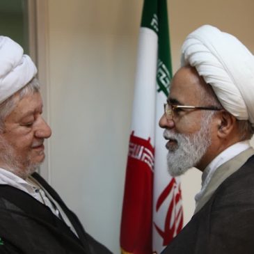 در دیدار ملا قادر قادری امام جمعه شهرستان پاوه و تعدادی از علمای منطقه اورامانات با حجت الاسلام والمسلمین غفوری