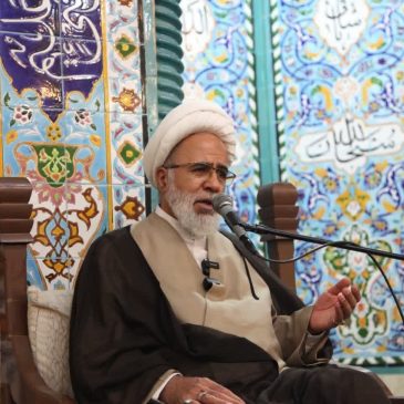 حضور حجت الاسلام والمسلمین حبیب الله غفوری نماینده ولی فقیه دراستان وامام جمعه کرمانشاه درجمع نمازگزاران و اهالی مسجد نورالحسین(ع)