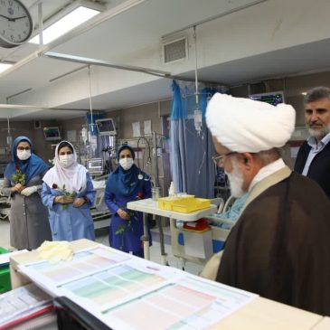 نماینده ولی فقیه در استان و امام جمعه کرمانشاه با حضور در بیمارستان شهدا، ضمن اهدای شاخه گل و تبریک ولادت با سعادت حضرت زینب (س) و روز پرستار به پرستاران و کادر پزشکی، از ایثار و فداکاری این عزیزان تقدیر و تشکر کرد.