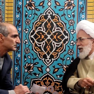 گفت‌وگوی چهره‌به‌چهره حجت الاسلام و المسلمین حبیب الله غفوری، نماینده ولی فقیه در استان و امام جمعه کرمانشاه، با نمازگزاران بعد از نماز جمعه