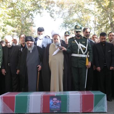 حضور نماینده ولی فقیه در استان و امام جمعه کرمانشاه در تشییع پيکر مطهر شهيد محمد علی عطایی شورچه در شهرستان کنگاور