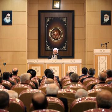 نشست هم‌اندیشی نماینده ولی‌فقیه در استان و امام‌جمعه کرمانشاه، با جمعی از کرمانشاهیان مقیم تهران با موضوع پیشرفت و تعالی استان
