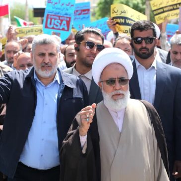حضور نماینده ولی‌فقیه در استان و امام‌جمعه کرمانشاه در راهپیمایی مردمی، علیه جنایات وحشیانه رژیم کودک‌کش صهیونیستی و اعلام حمایت از عملیات ظفرمندانه و غرورآفرین «وعده صادق»