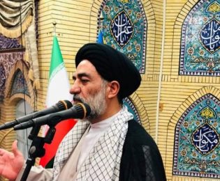 مراقبت از عملکرد مسئولین و تذکر به آن‌ها، واجب است