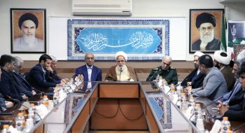 انقلاب اسلامی ایران برگرفته از نهضت عاشورا است