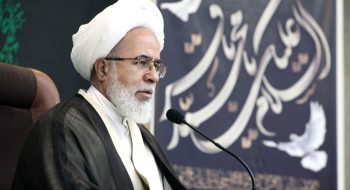 امام خمینی (رحمة‌الله‌علیه) در برابر ابرقدرت‌های شرق و غرب ایستاد